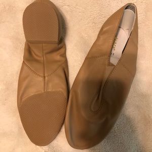 Tan jazz shoes, size 10